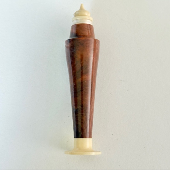 Vtg all-in-one pocket sewing kit in brown and cream plastic - Picture 2 of 4